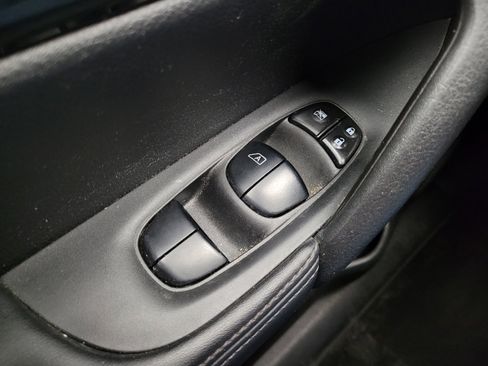 Used 2017 Nissan Rogue S image 27