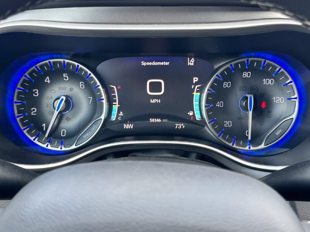 Used 2023 Chrysler Pacifica Touring-L FWD image 22