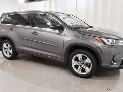 Used 2017 Toyota Highlander Limited FWD image 5