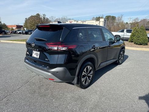 Used 2023 Nissan Rogue SV image 6