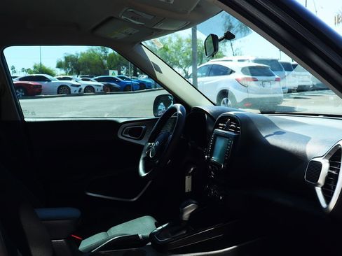 Used 2021 Kia Soul LX image 28