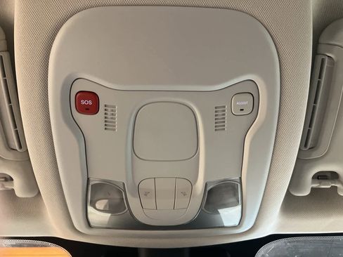 Used 2023 Jeep Renegade Latitude image 23