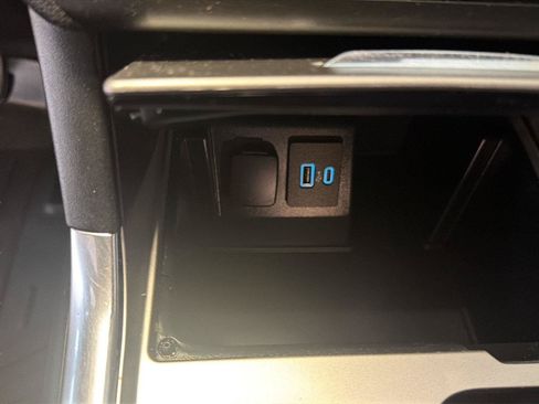 Used 2020 Ford Explorer XLT w/ Equipment Group 202A AWD/4WD image 18