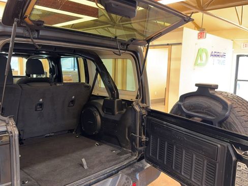 Used 2023 Jeep Wrangler Unlimited Sahara image 20