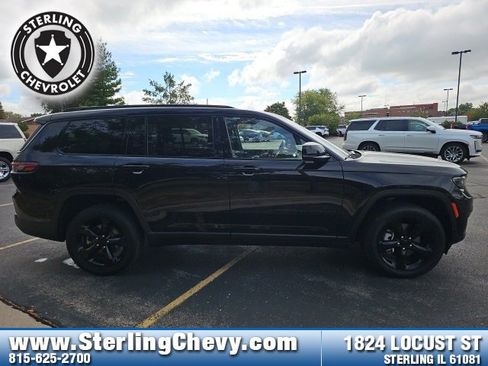 Used 2022 Jeep Grand Cherokee L Laredo image 4