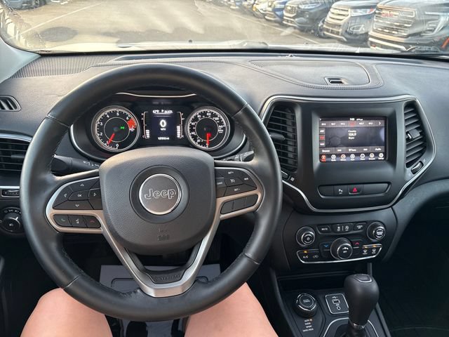 Used 2019 Jeep Cherokee Latitude Plus AWD/4WD image 10