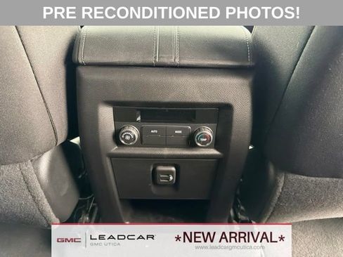 Used 2023 Chevrolet Traverse LT AWD/4WD image 16