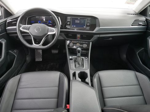 Used 2024 Volkswagen Jetta SE image 10