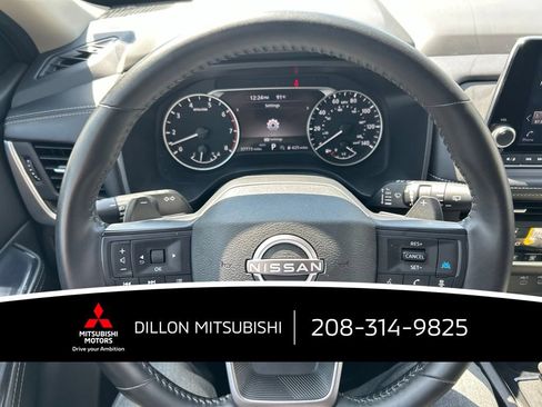 Used 2025 Nissan Rogue SV AWD/4WD image 2