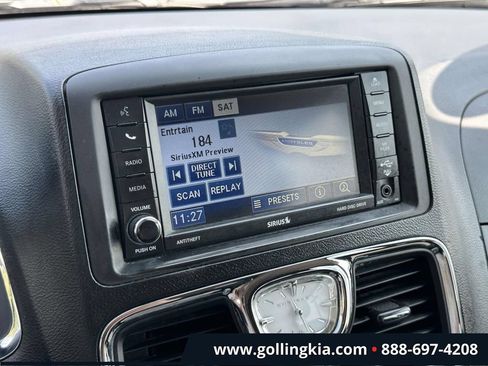 Used 2012 Chrysler Town & Country Touring FWD image 23