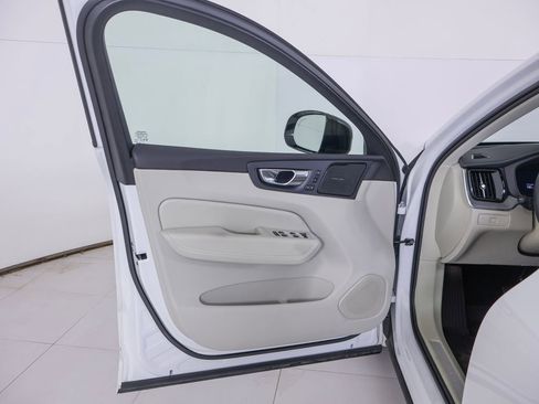 Used 2025 Volvo XC60 B5 Ultra w/ Protection Package Premier image 29