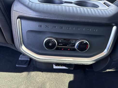 Used 2025 Ford Expedition Platinum AWD/4WD image 14