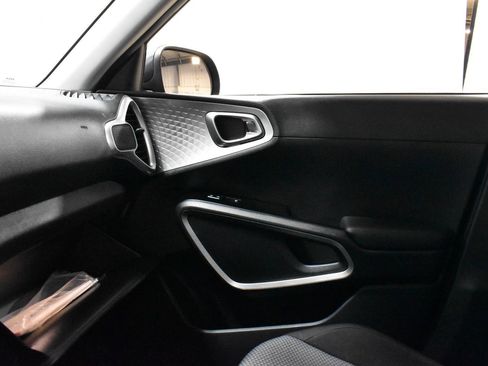 Used 2023 Kia Soul LX w/ LX Technology Package image 20