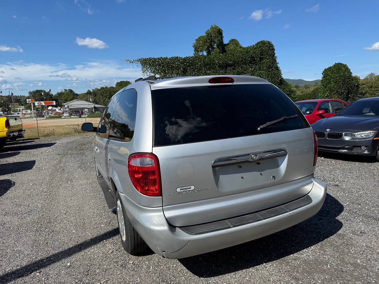 Used 2002 Chrysler Town & Country eL FWD image 11