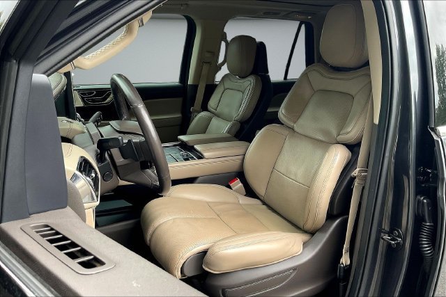 Used 2023 Lincoln Navigator L Reserve AWD/4WD image 23