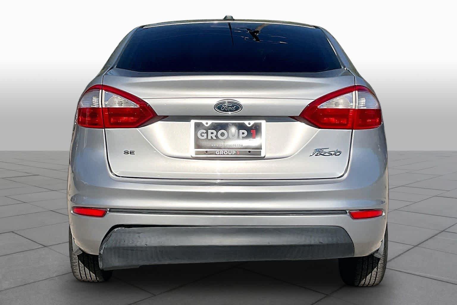 Used 2015 Ford Fiesta SE FWD image 5