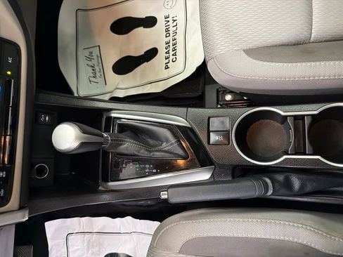 Used 2018 Toyota Corolla LE FWD image 28