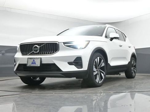 Used 2023 Volvo XC40 B5 Plus w/ Driver Assist Package AWD/4WD image 40
