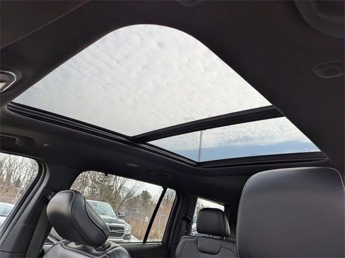 Used 2024 Jeep Grand Cherokee L Limited w/ Luxury Tech Group II image 14