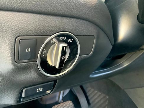 Certified 2020 Mercedes-Benz GLA 250 4MATIC image 35