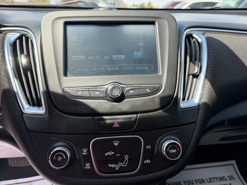 Used 2017 Chevrolet Malibu LT FWD image 22