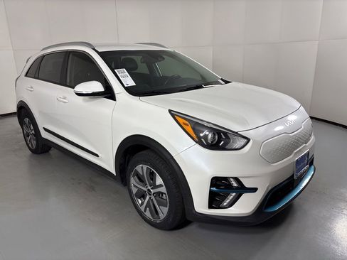Used 2022 Kia Niro EX image 2