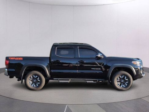 Used 2017 Toyota Tacoma TRD Off-Road w/ Tow Package (A/T) AWD/4WD image 6