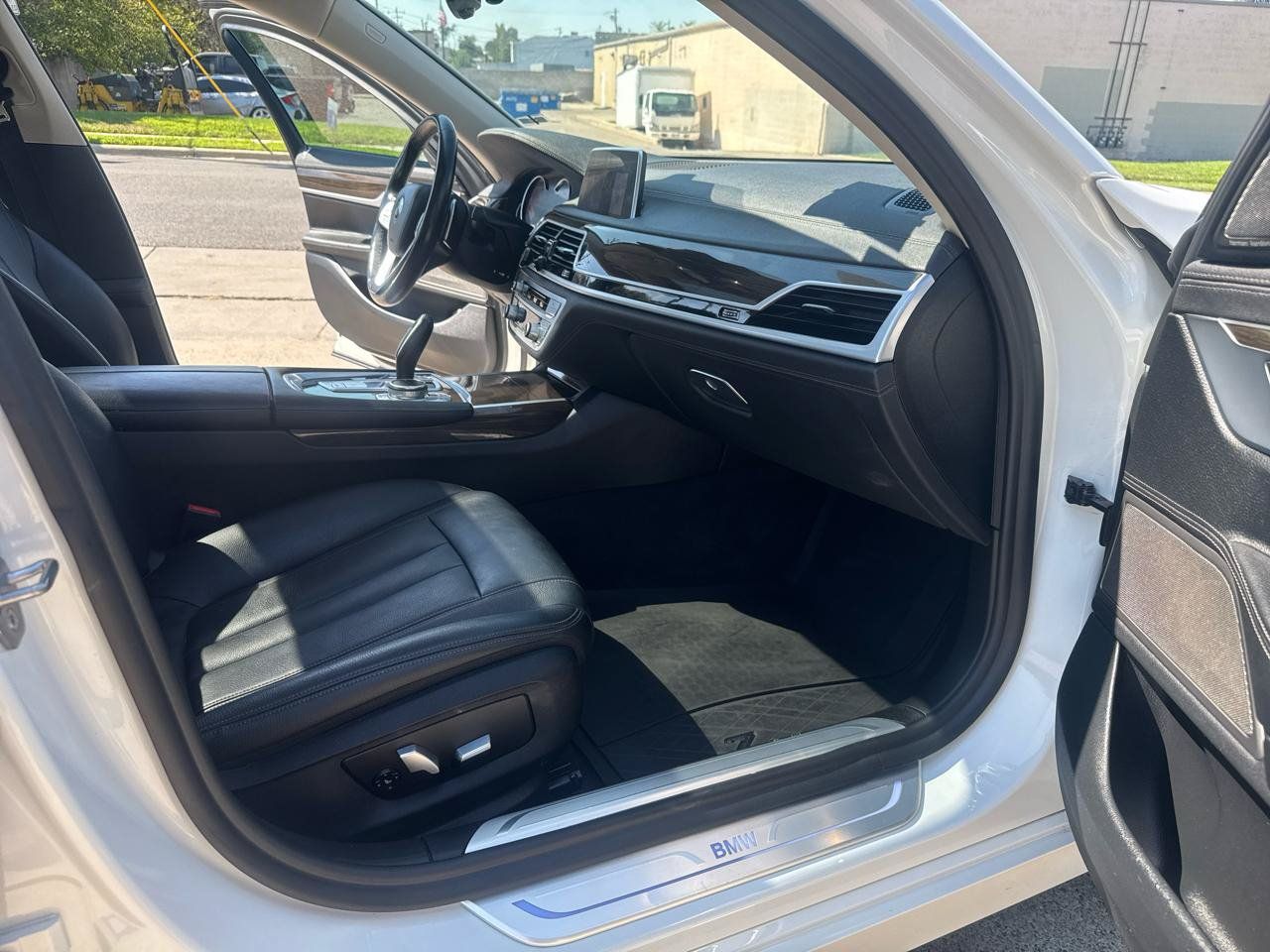 Used 2019 BMW 740i xDrive AWD/4WD image 22