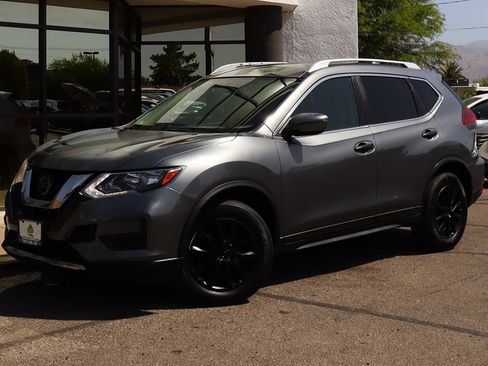 Used 2018 Nissan Rogue SV AWD/4WD image 2