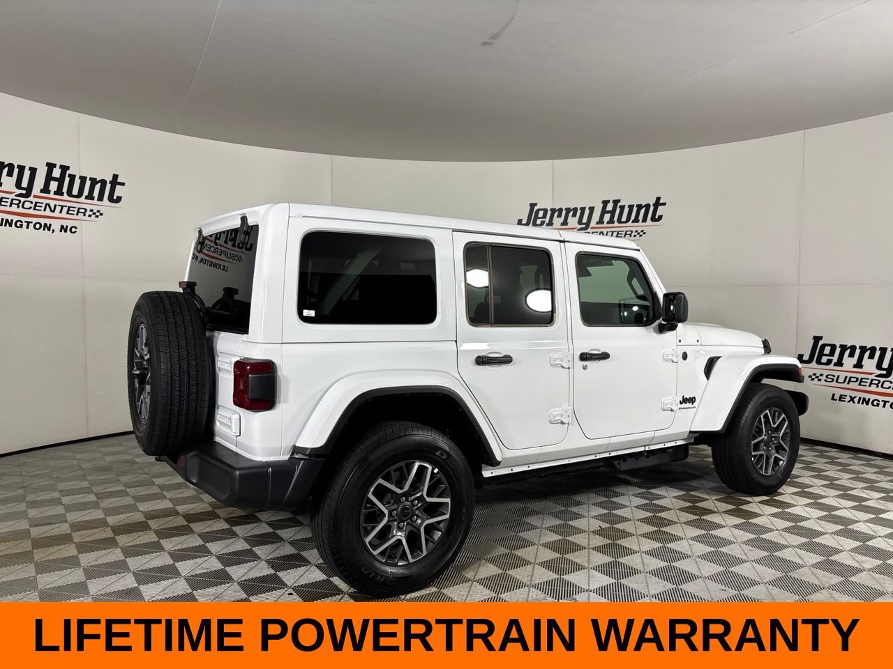 Used 2026 Jeep Wrangler Unlimited Sahara AWD/4WD image 6
