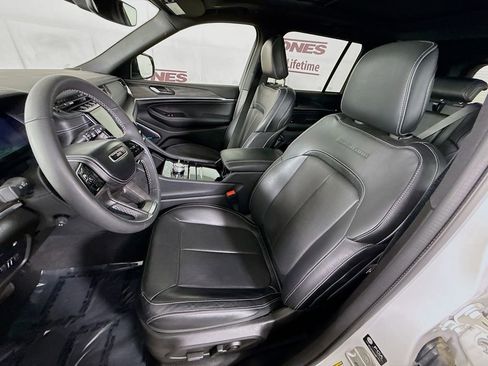 Used 2023 Jeep Grand Cherokee Overland image 28