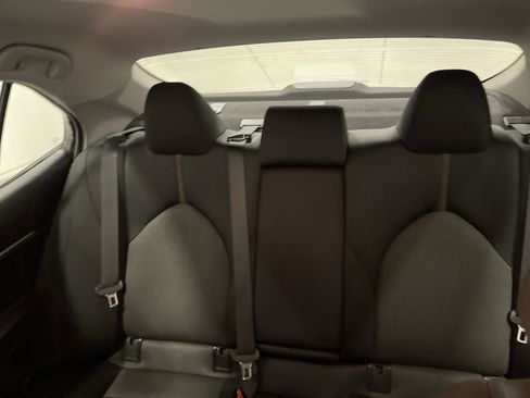 Used 2020 Toyota Camry LE image 11