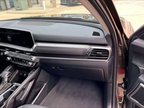Used 2025 Kia Telluride S AWD/4WD image 16
