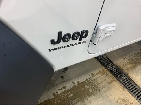 Used 2025 Jeep Wrangler Sport S image 25