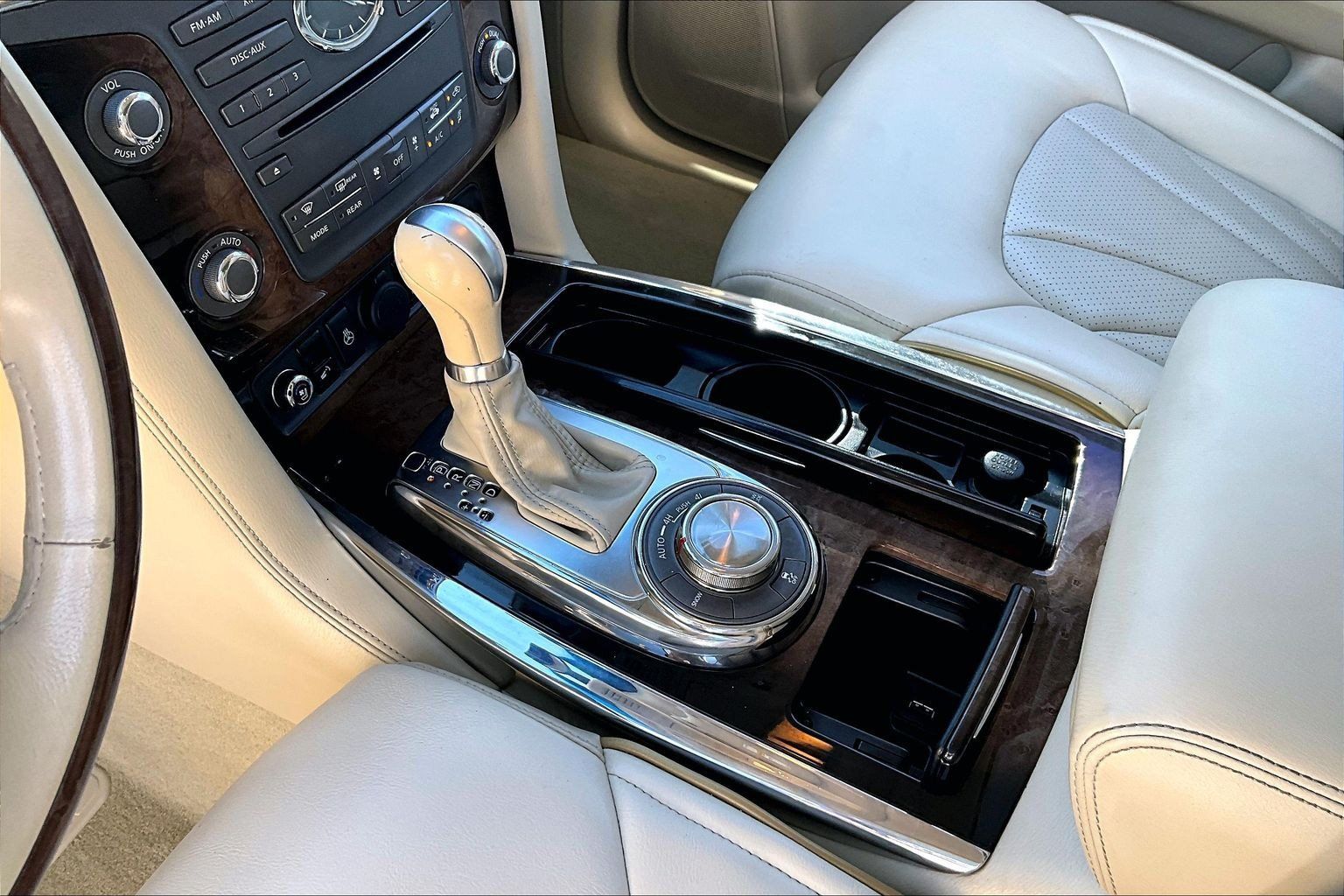 Used 2011 INFINITI QX56 4WD w/ Deluxe Touring Pkg image 13