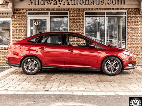 Used 2017 Ford Focus SE image 9