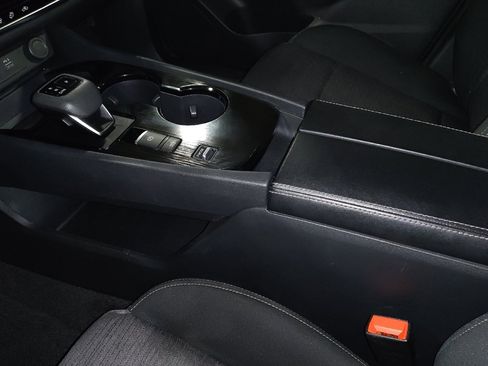 Used 2023 Nissan Rogue SV image 26