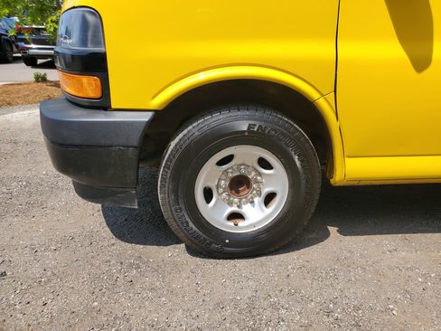 Used 2021 Chevrolet Express 2500 RWD image 20