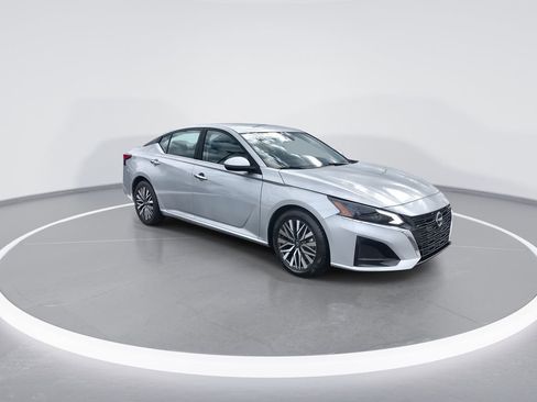 Used 2023 Nissan Altima 2.5 SV image 2