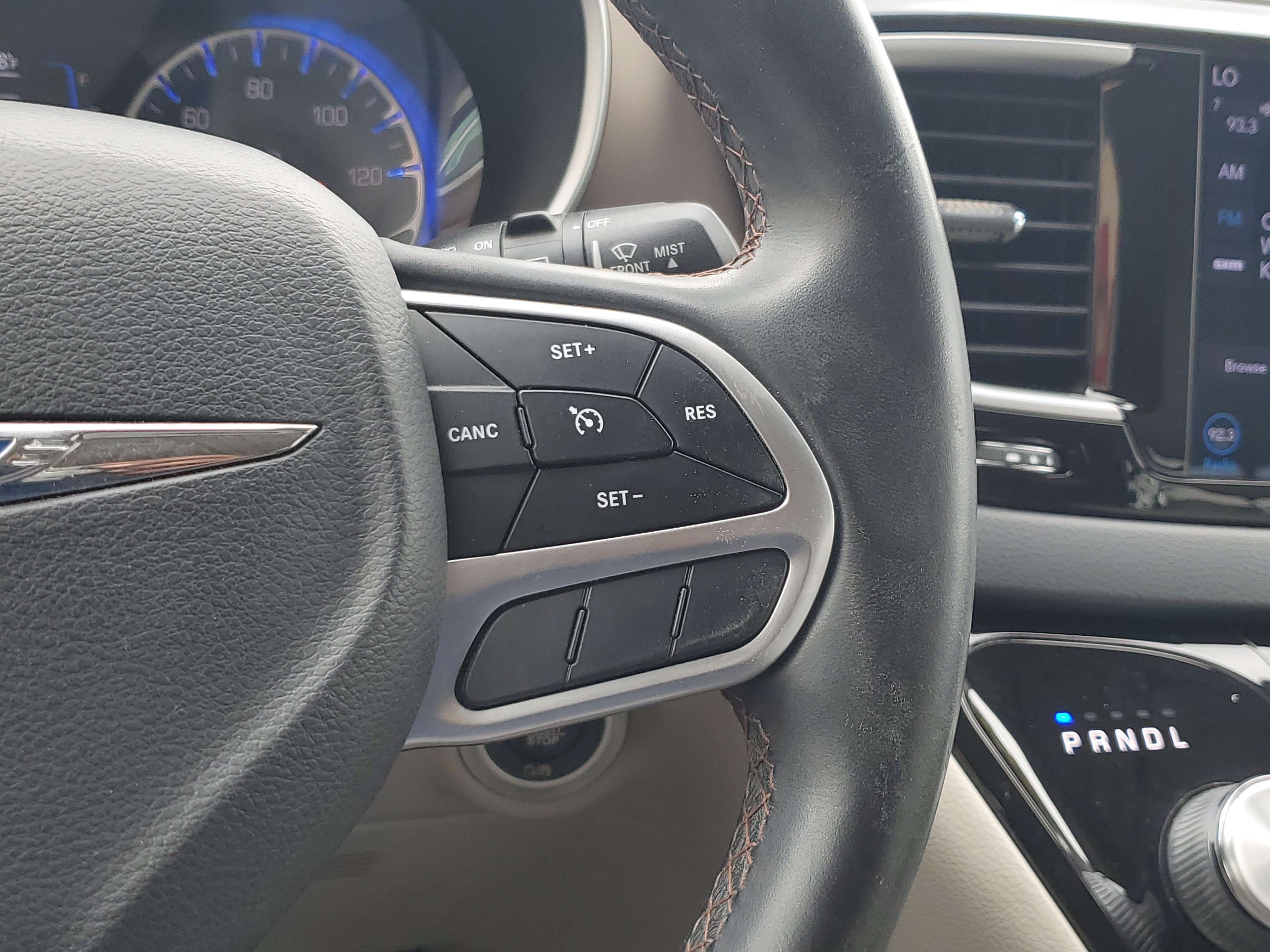 Used 2018 Chrysler Pacifica Touring-L FWD image 21