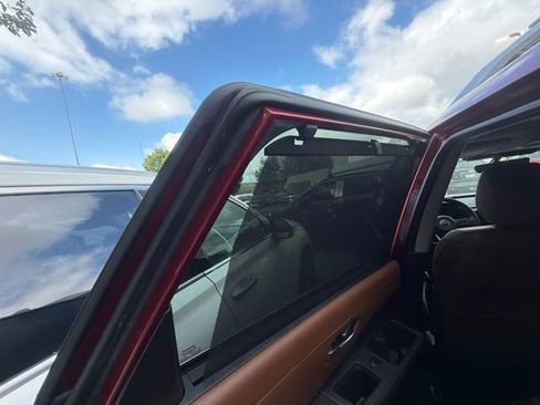 Used 2025 Nissan Pathfinder Platinum w/ Black Appearance Package FWD image 16