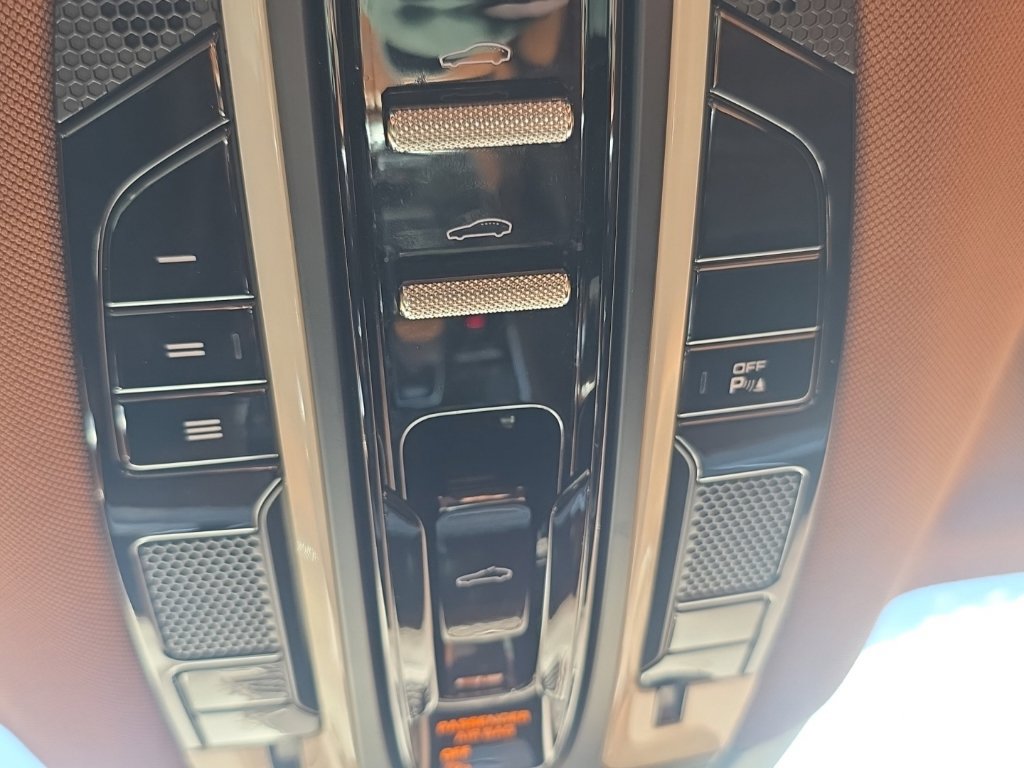 Used 2018 Porsche Panamera 4 w/ Premium Package Plus AWD/4WD image 31