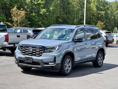 Used 2025 Honda Passport TrailSport image 2