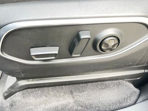 Certified 2024 Jeep Wagoneer Series II w/ Flexible Seating Group AWD/4WD image 25
