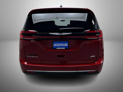 New 2026 Chrysler Pacifica Select AWD/4WD image 6