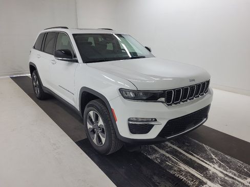 Used 2022 Jeep Grand Cherokee Limited 4xe w/ Luxury Tech Group II AWD/4WD image 13