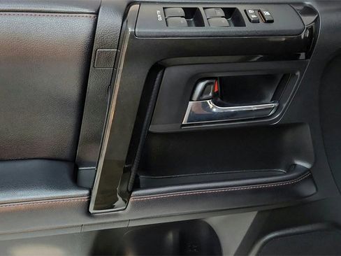 Used 2018 Toyota 4Runner TRD Off-Road image 32