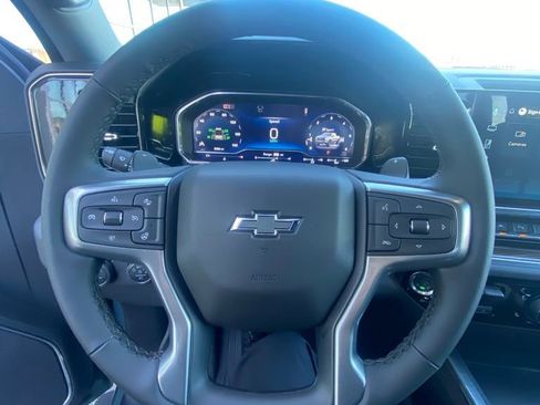 Used 2025 Chevrolet Silverado 1500 LT Trail Boss w/ LT Trail Boss Premium Package AWD/4WD image 5