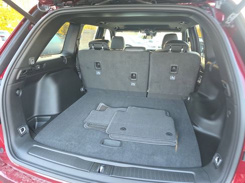 New 2025 Jeep Grand Cherokee Altitude image 30