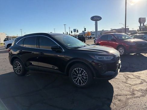 Used 2024 Ford Escape SE w/ PHEV Premium Package image 4